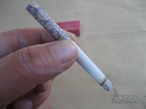 手夹烟图片